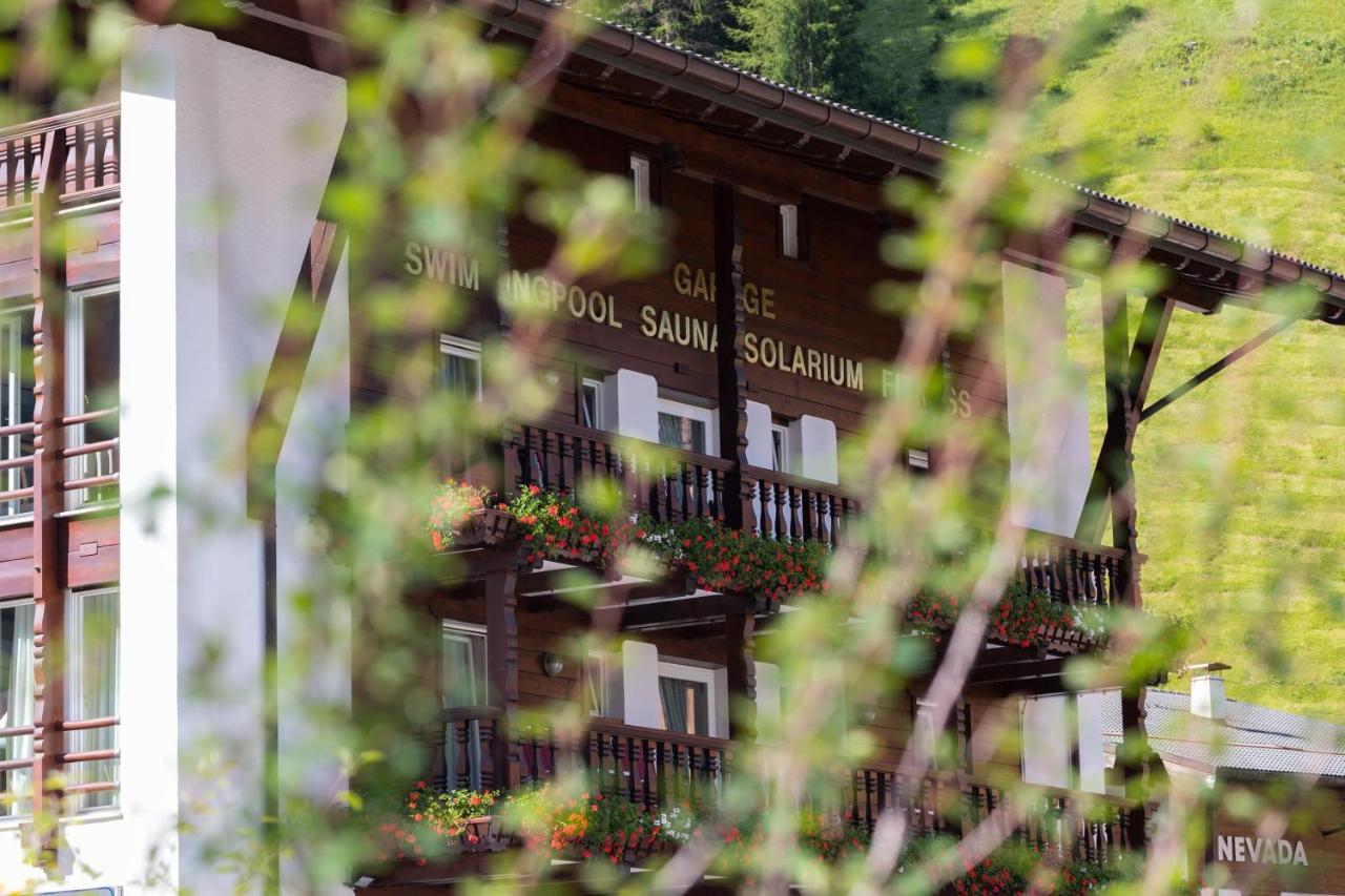 Hotel Genziana Selva di Val Gardena Exteriör bild