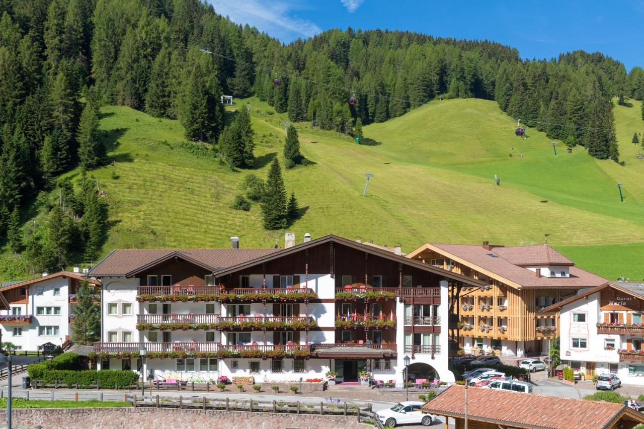 Hotel Genziana Selva di Val Gardena Exteriör bild