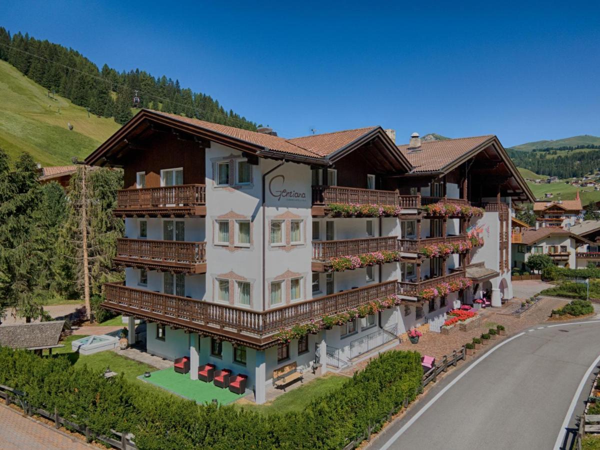 Hotel Genziana Selva di Val Gardena Exteriör bild